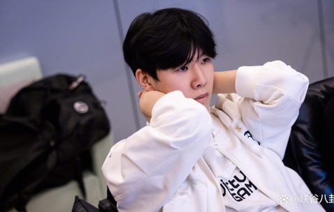 爱游戏用户专属-Rookie在TL比赛中大比分获胜，持续失利引发热议！